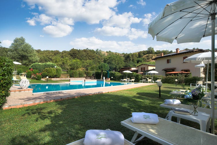 Agriturismo Valleverde: Everyone has a dedicated space at the pool